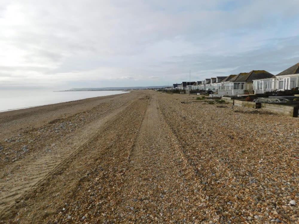 Luxury Beachfront The Cozy Clam Pevensey