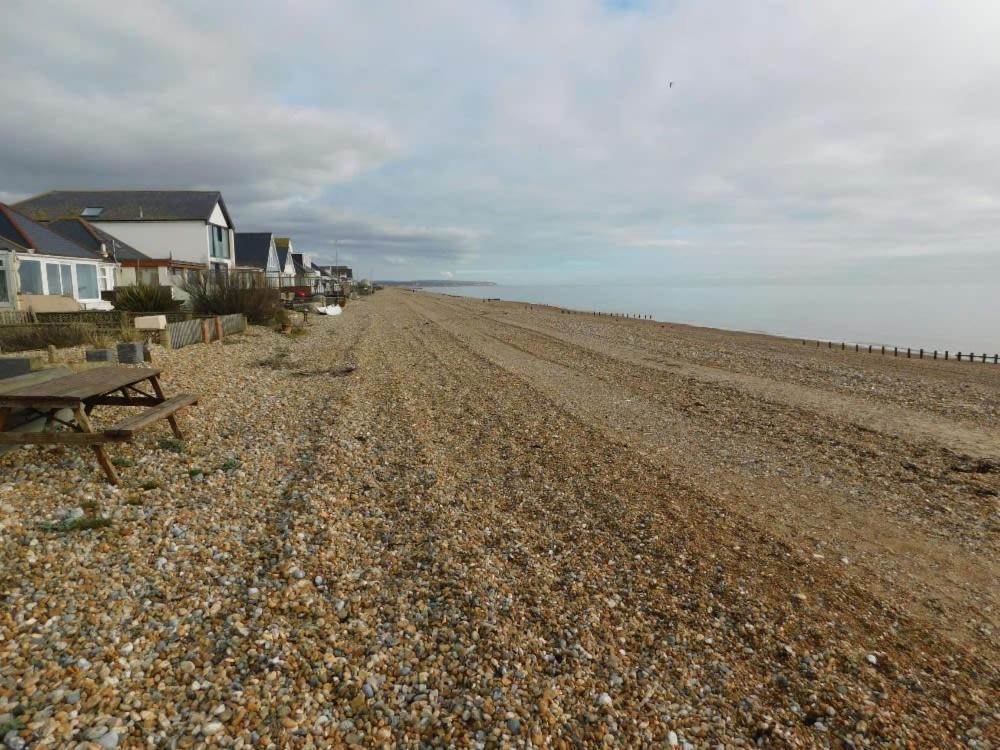 Luxury Beachfront The Cozy Clam Pevensey